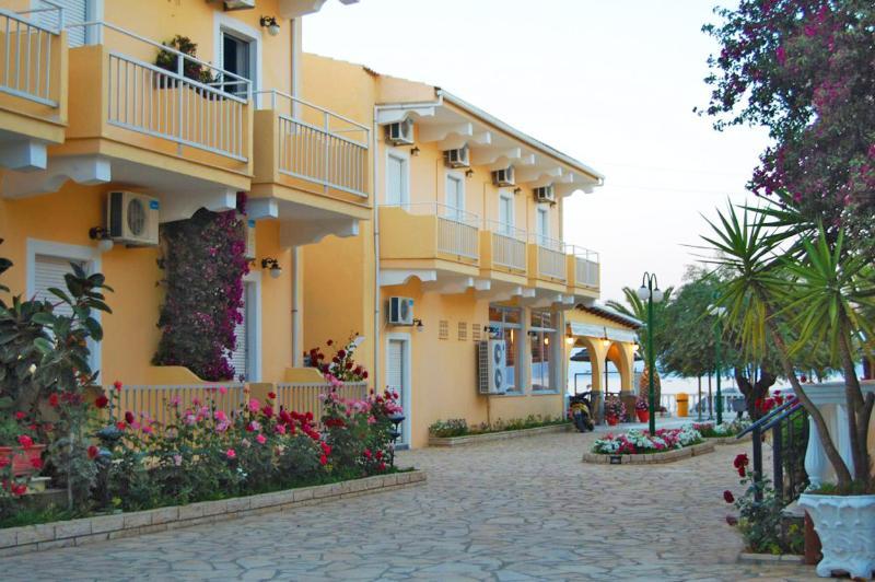 Lemon Grove And 2* Kávos